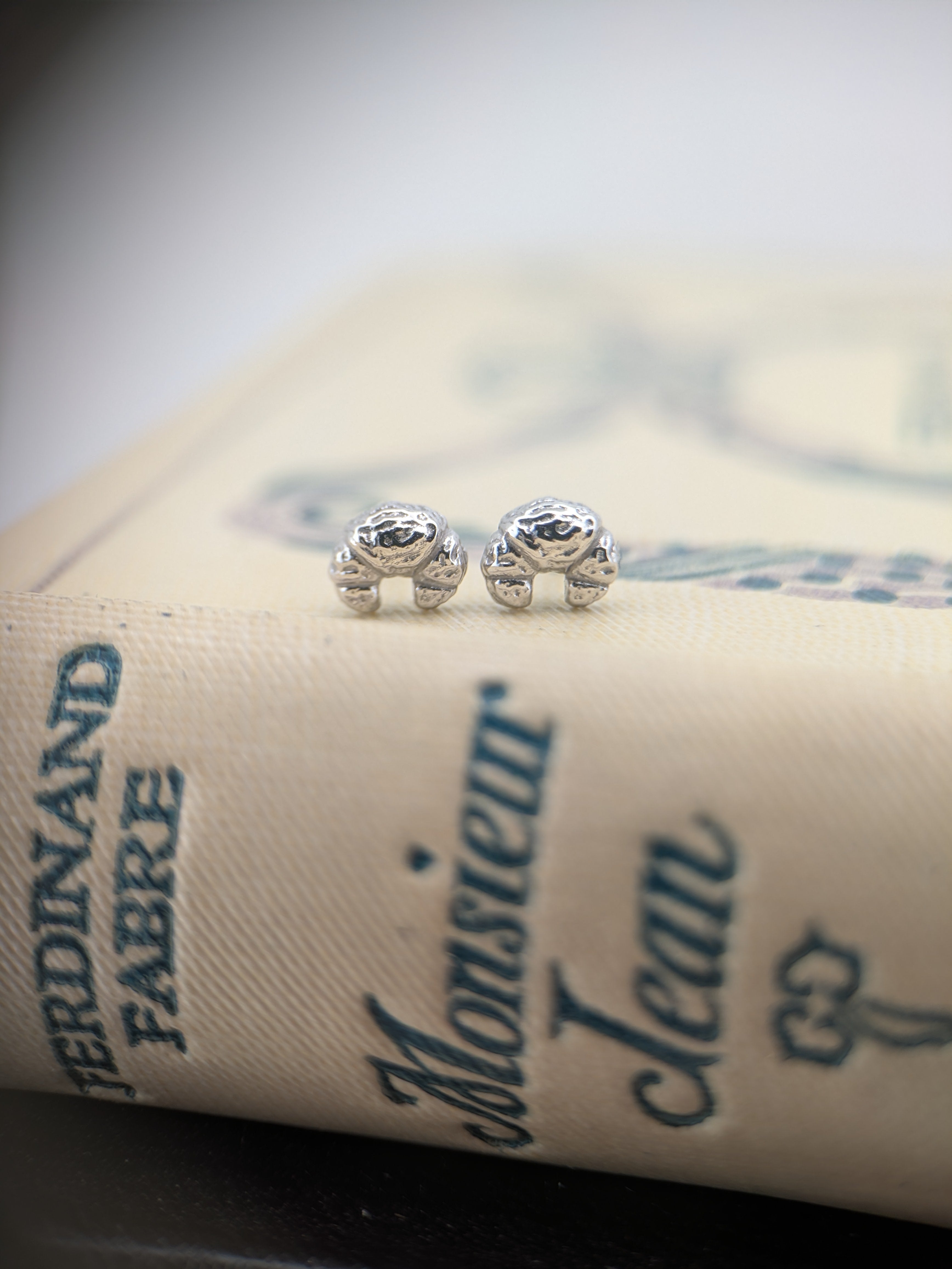 Le Petit Croissant Stud