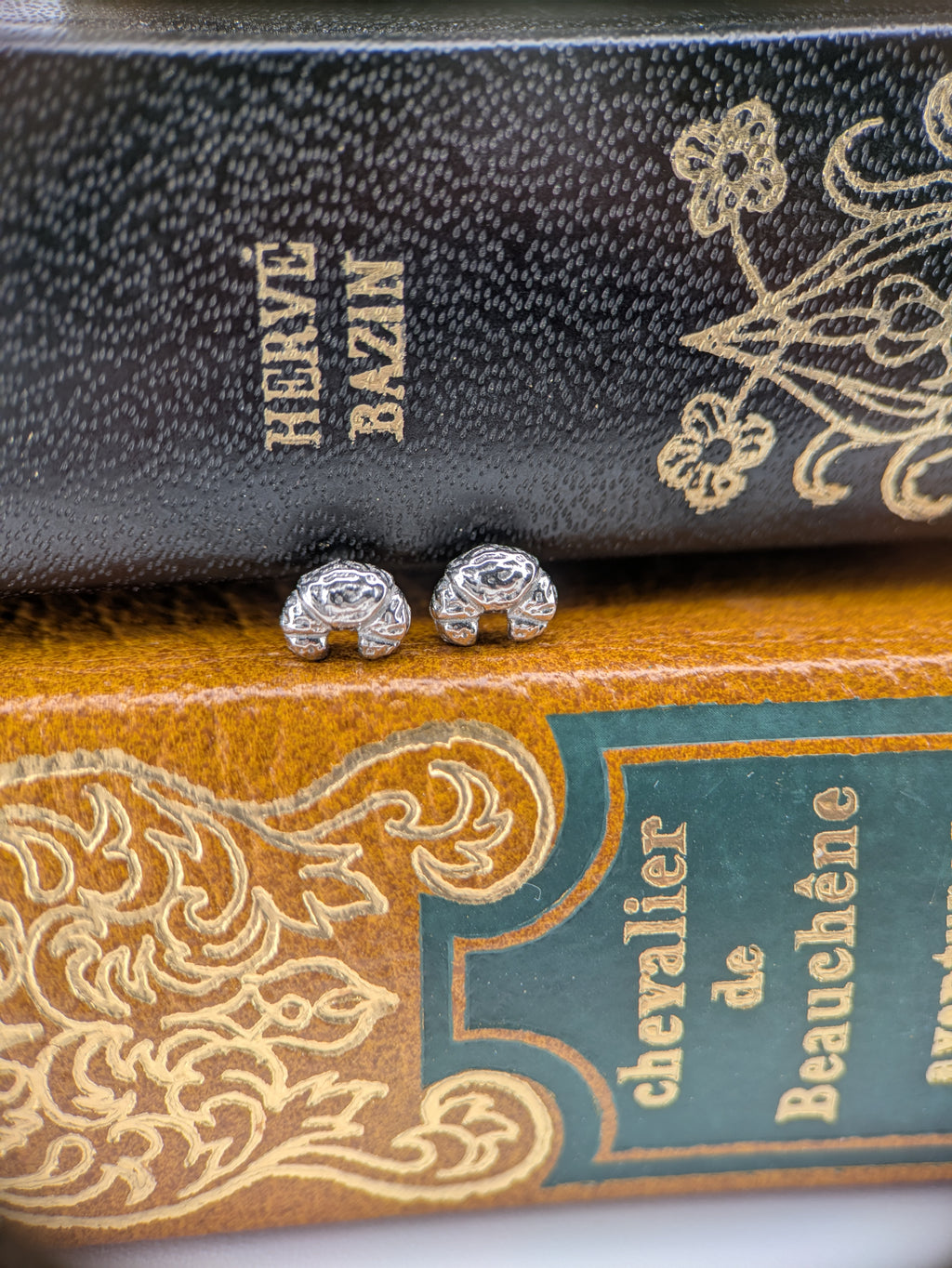 Le Petit Croissant Stud