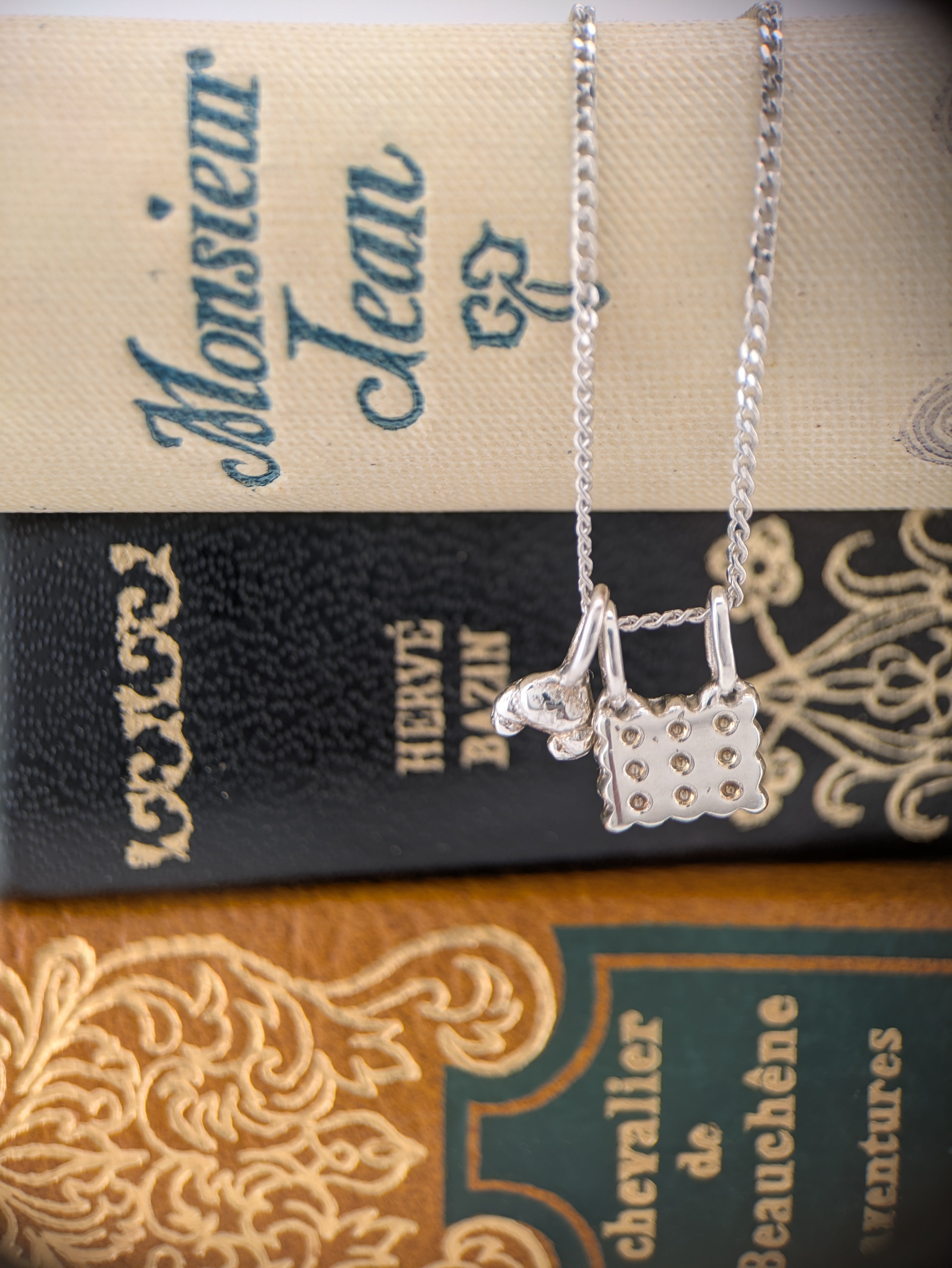 Le Croissant Charm Mini