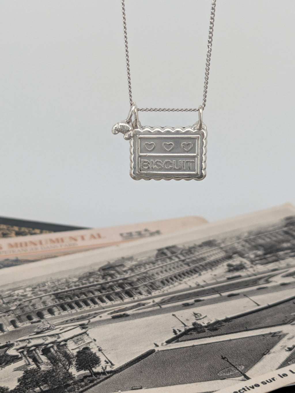 Le Croissant Charm Mini