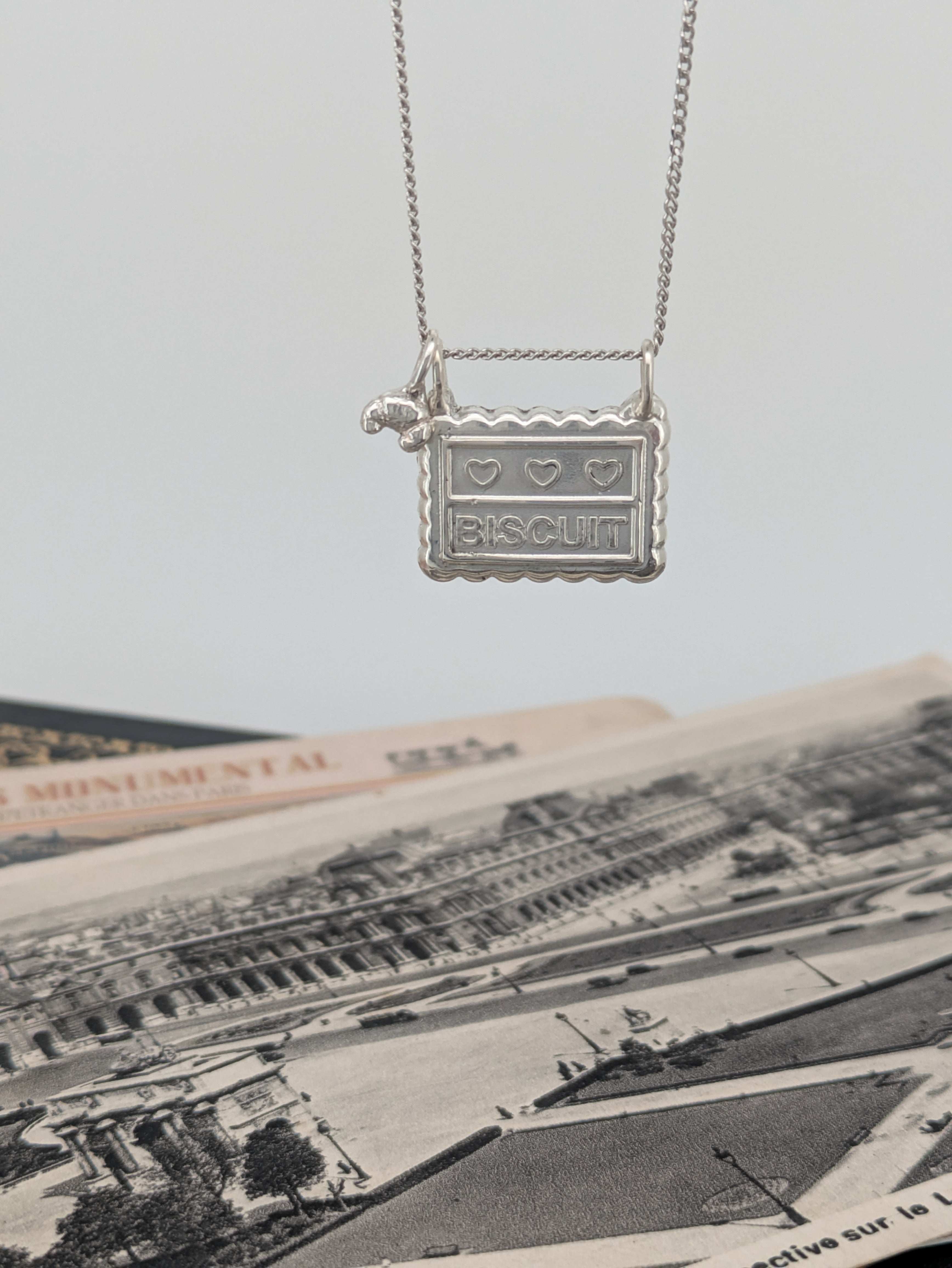 Le Croissant Charm Mini