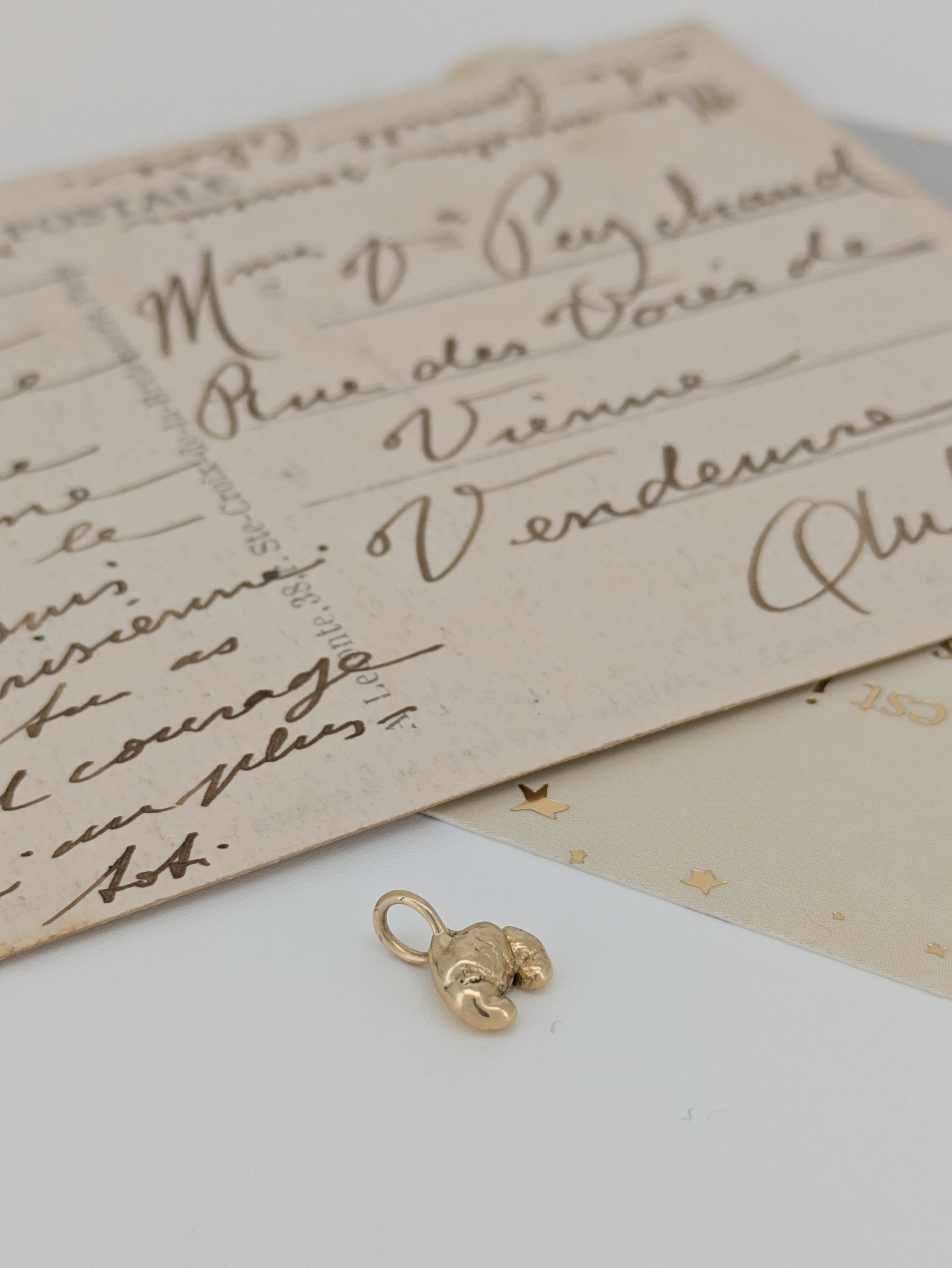 Le Croissant Charm Petite