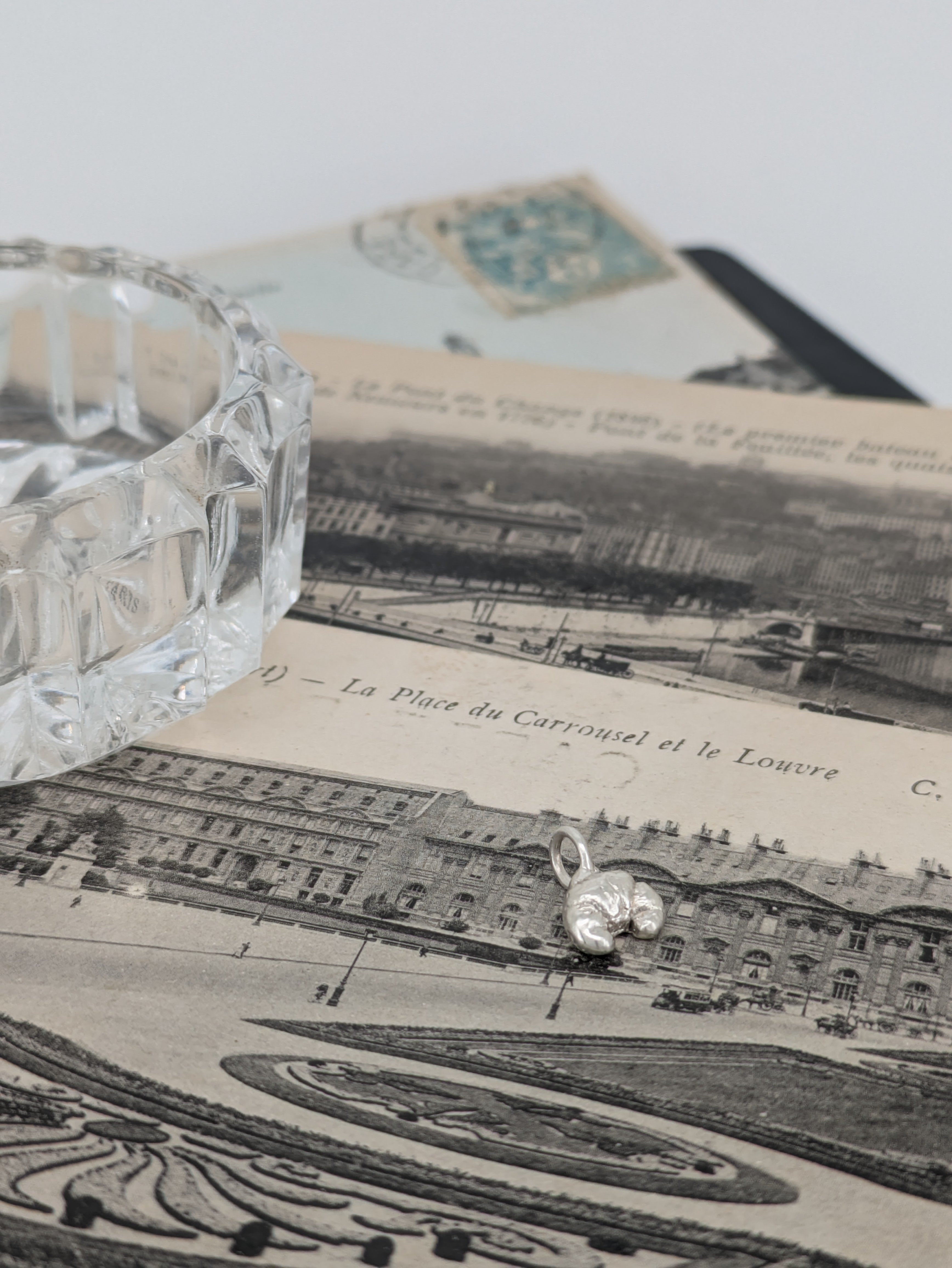 Le Croissant Charm Petite