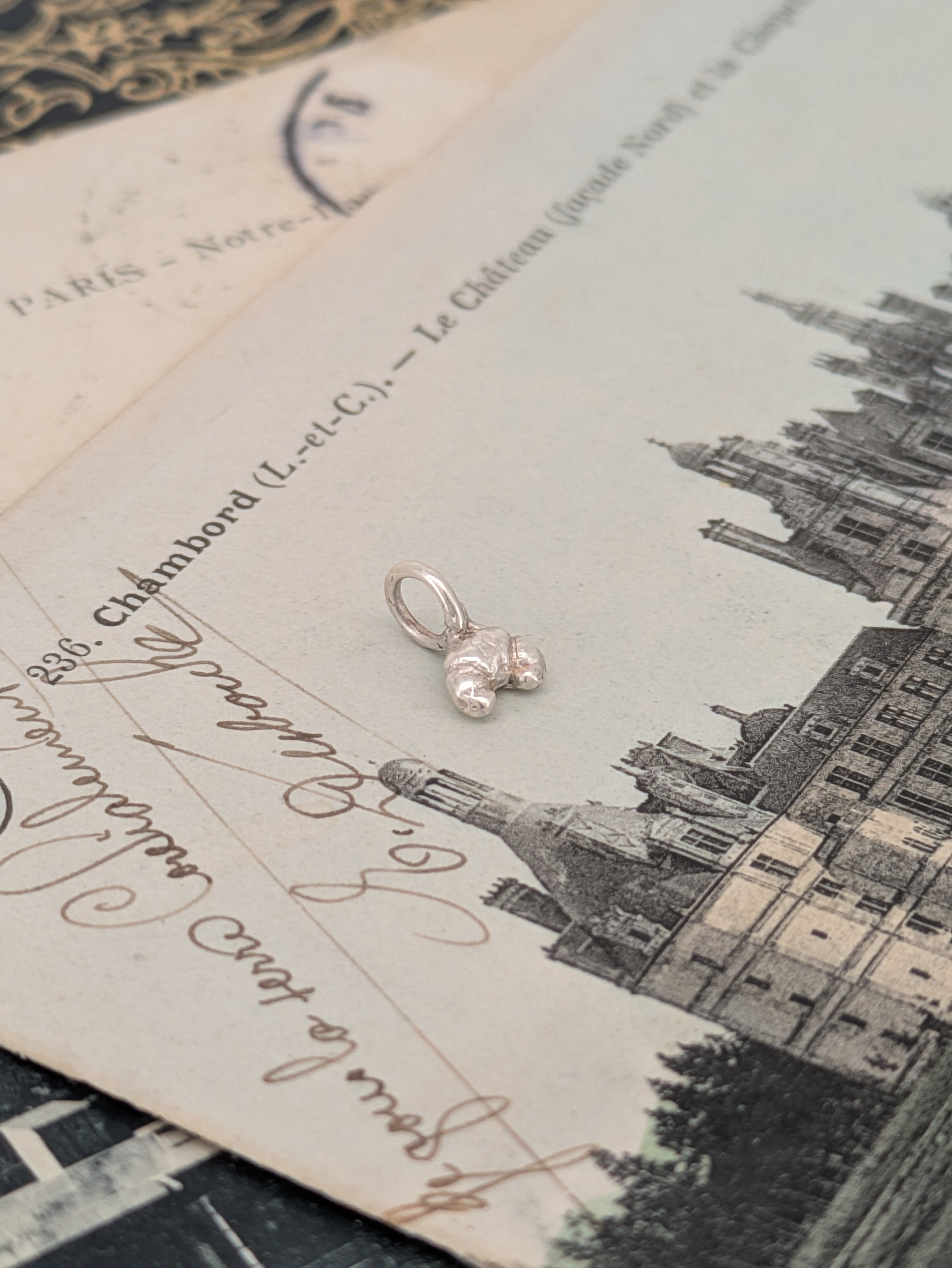 Le Croissant Charm Mini