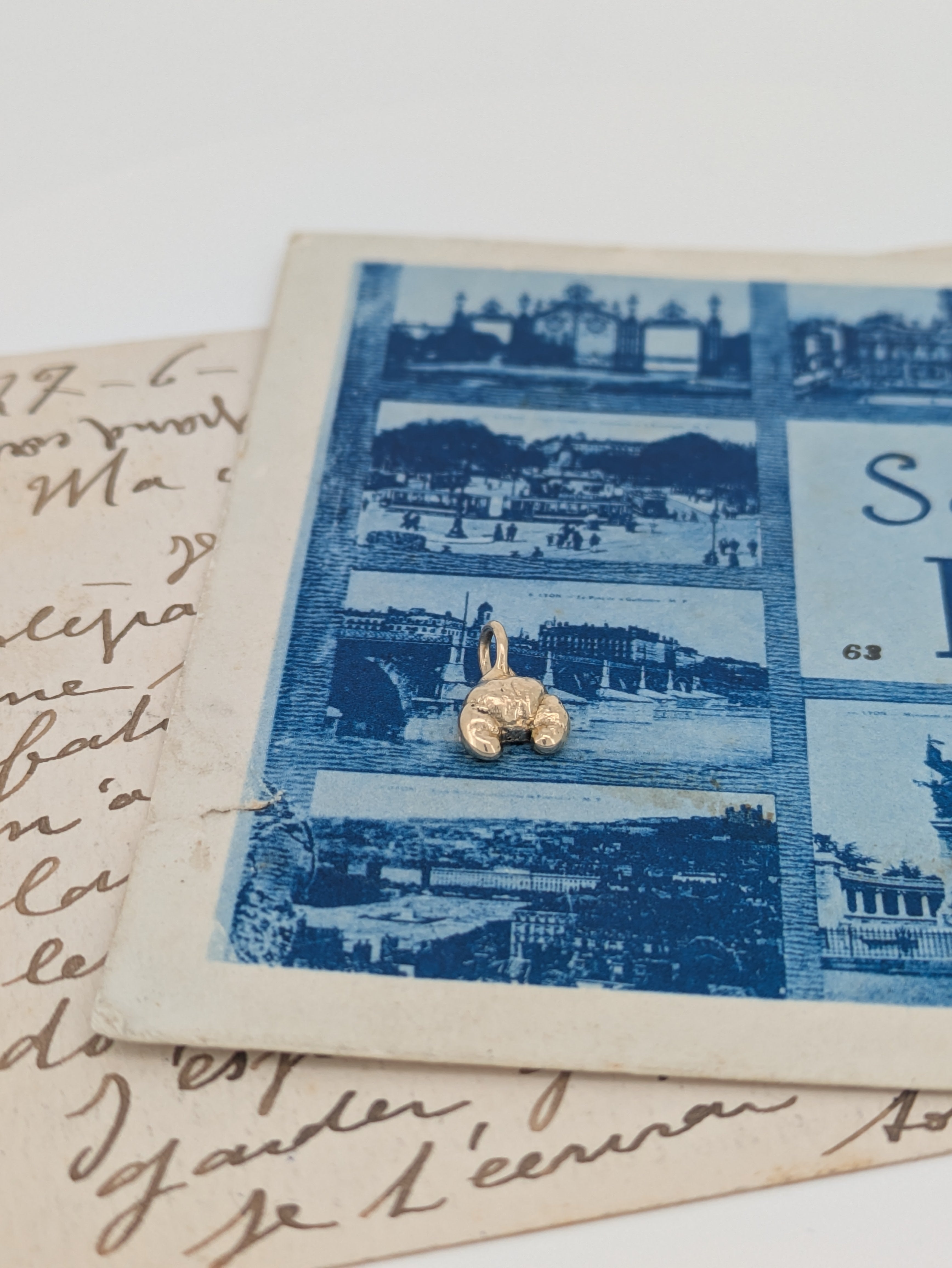 Le Croissant Charm Petite